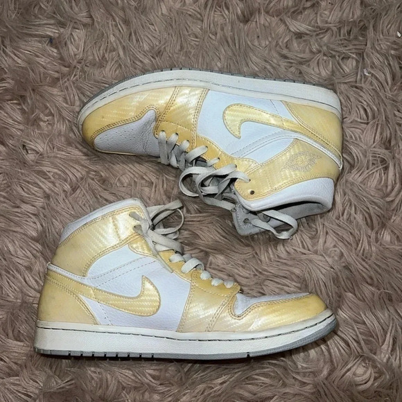 Nike Air Jordan 1 Phat White Wolf Golden Swoosh High Cut Sneaker Size 8 - Picture 1 of 8